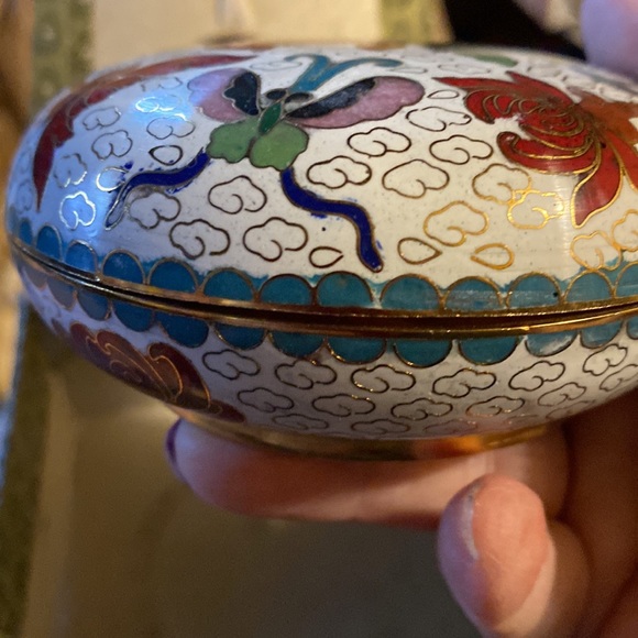 Vintage Cloisonne Covered Round Trinket Box Brass Painted Enamel Cherry Blossom - Picture 2 of 9